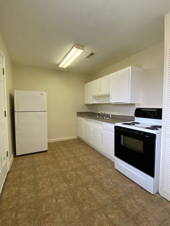 Building Photo - 3434 SW Brendan Ave