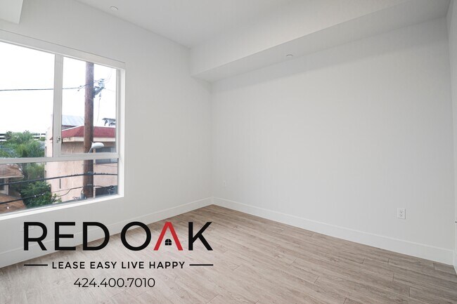 Building Photo - 1331 W 7th St