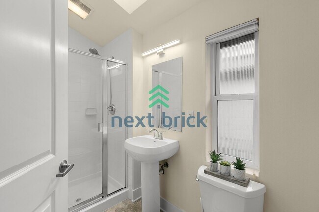 Building Photo - 2 BED 2 BATH TOWNHOME FOR RENT