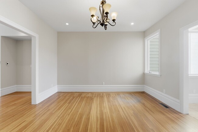 Building Photo - San Francisco Charm with Modern Upgrades