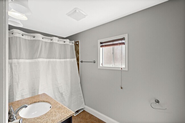 Building Photo - Beautifully Renovated 3 bed, 3 bath Home in the Southside Flats