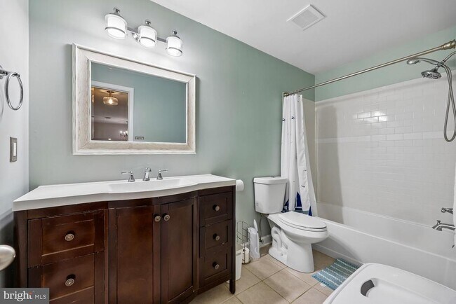Building Photo - 5702 Brewer House Cir