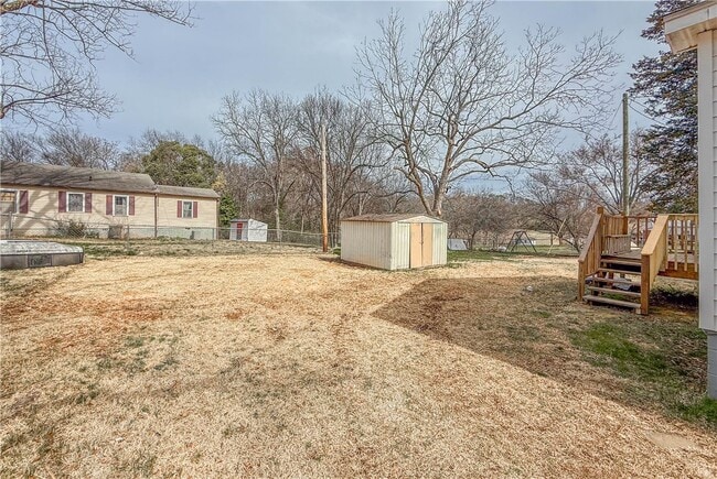 Building Photo - 937 E Main St