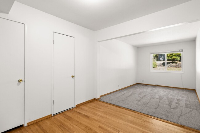 Building Photo - CHARMING HAYHURST 3 BEDROOMS, 2 BATH HOME