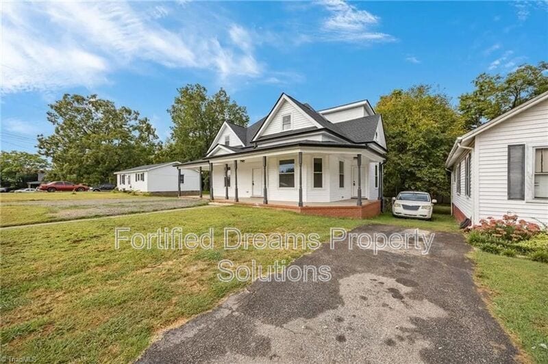 Building Photo - 608 Montgomery St