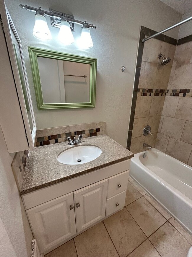 Building Photo - 1603 NW 2nd St