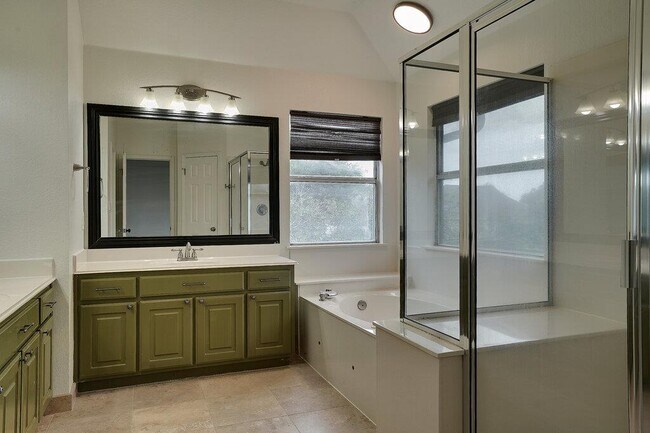 Building Photo - 1414 Laurel Oak Loop