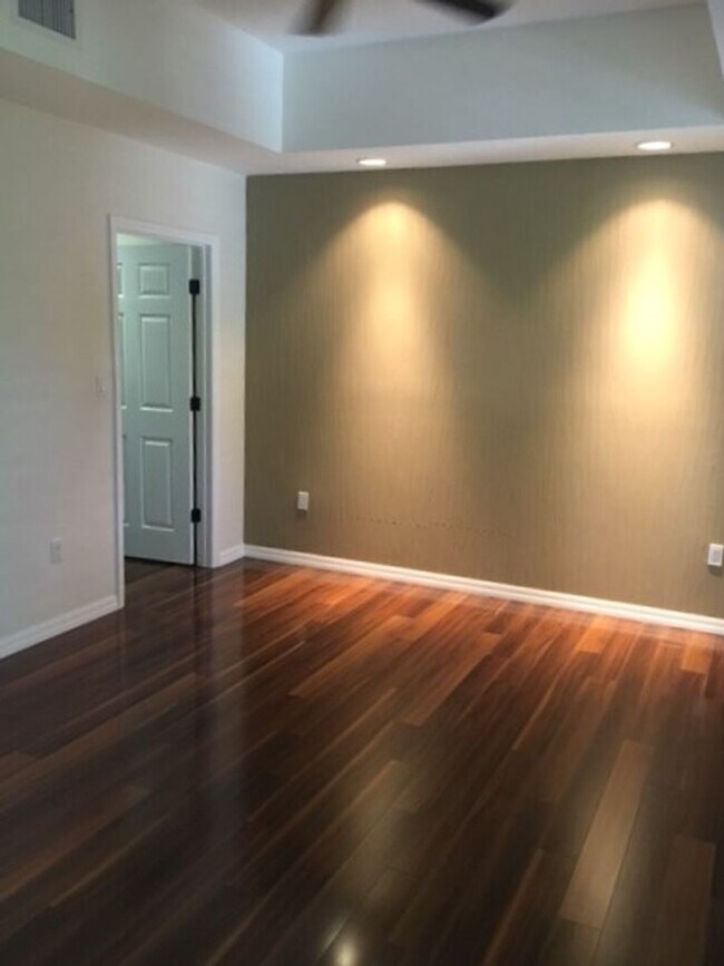Building Photo - 3 Bedroom 2 Bath corner unit with wrap around balcony in Elevator Building in East Village of Cel...