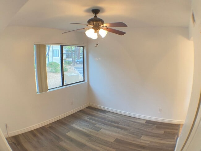 Building Photo - Don't miss out on this charming 2-bedroom,...