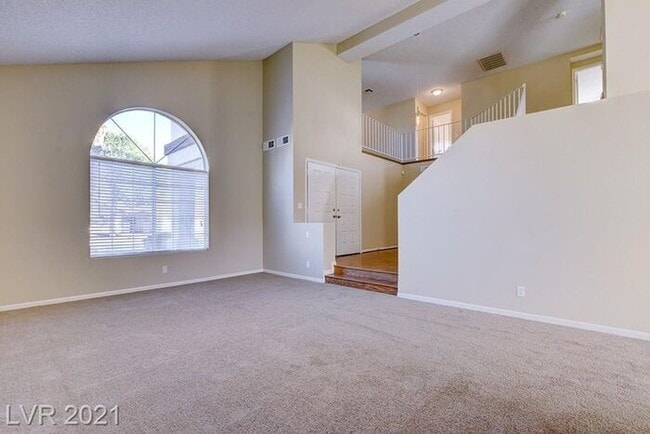 Building Photo - Ready for a BIG house - for little rent in the Heart of GREEN VALLEY.