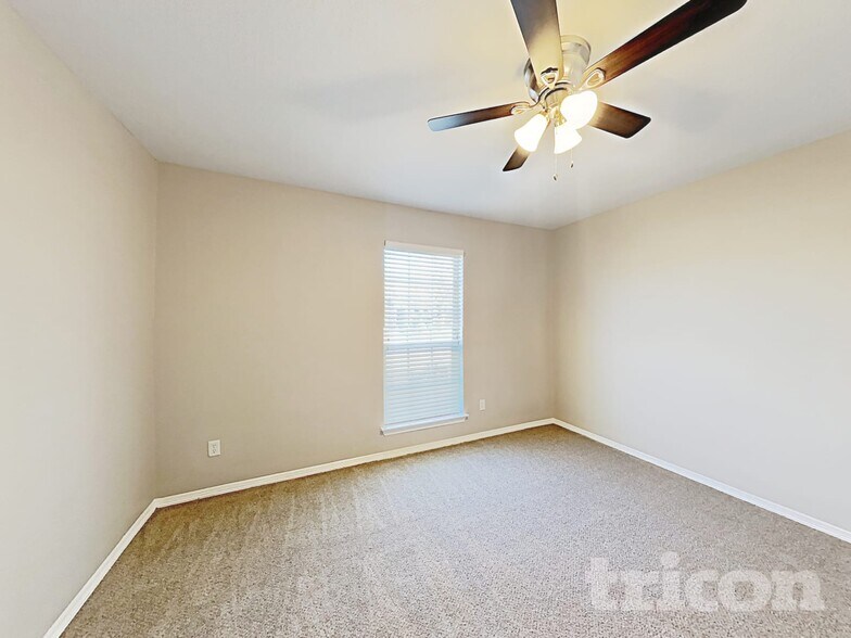 Building Photo - 5004 Saddlehorn Dr