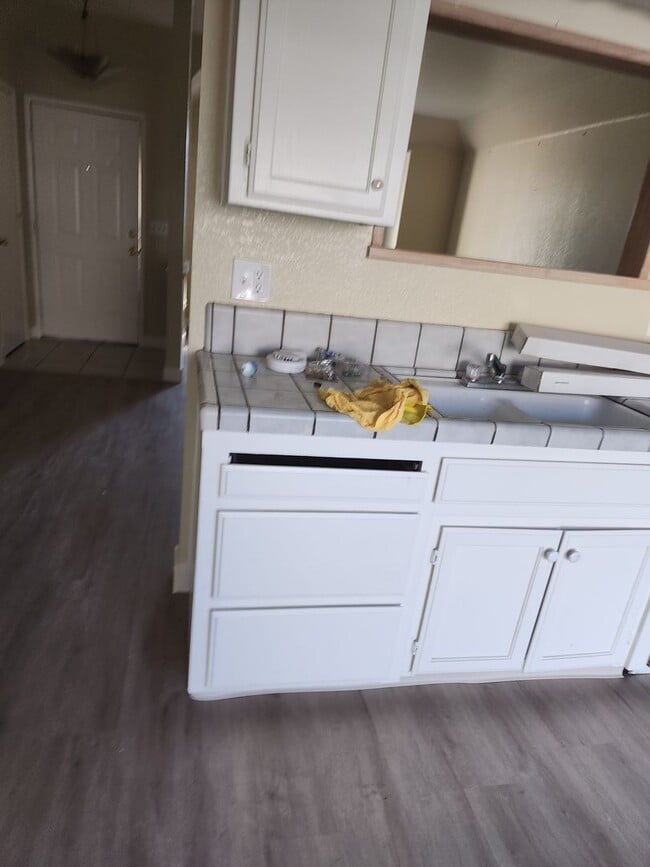 Building Photo - 3 Bedroom, 2 Bath 2 Car Garage Home