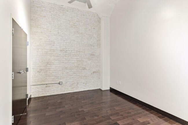 Building Photo - 618 N Washington Ave