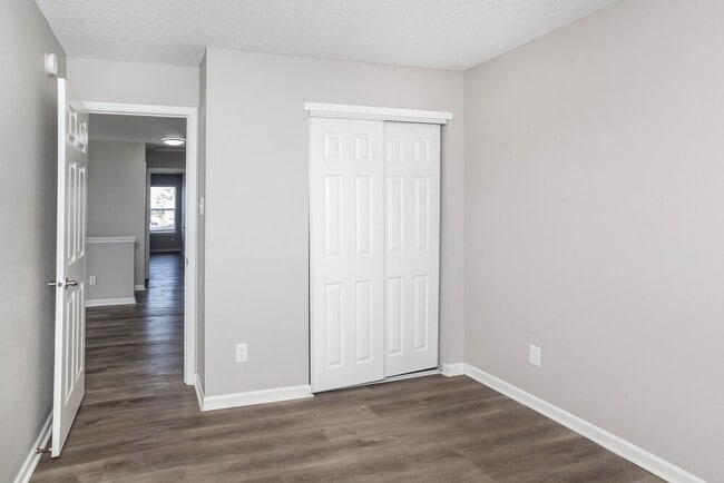 Building Photo - 4509 Connaught E Dr