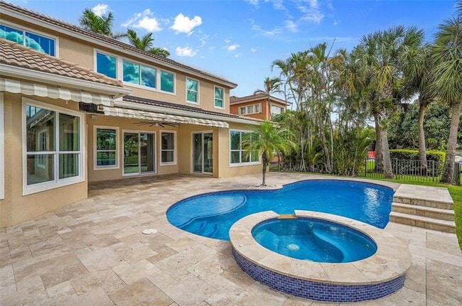 Building Photo - 11012 NW 70th Ct