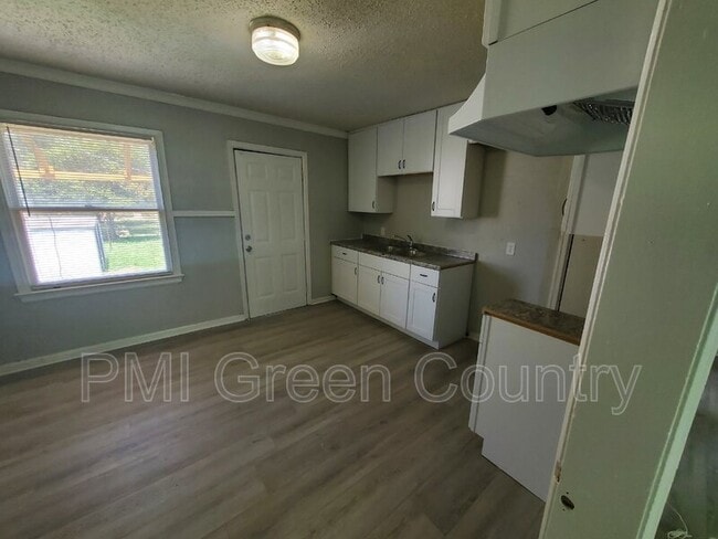 Building Photo - 2125 E Seminole St