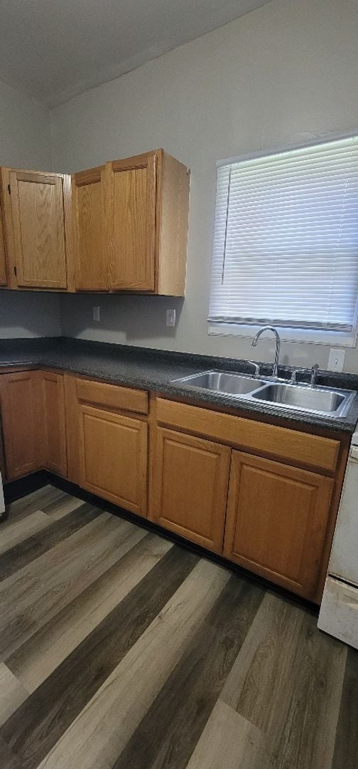 Building Photo - Newly remodeled 2 bedroom duplex!