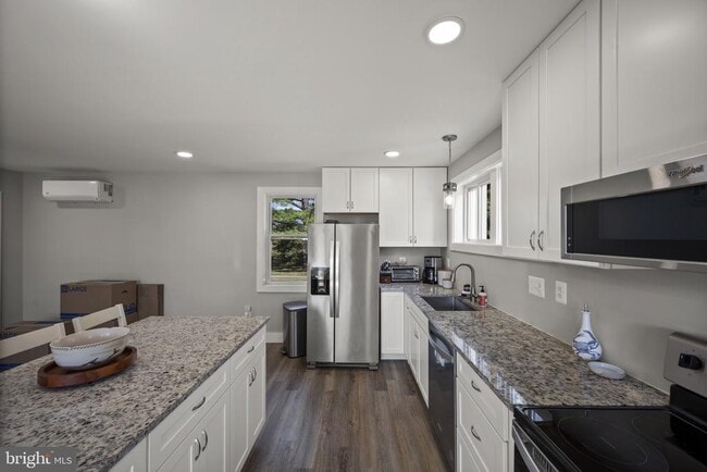 Building Photo - 11021 Bowerman Rd