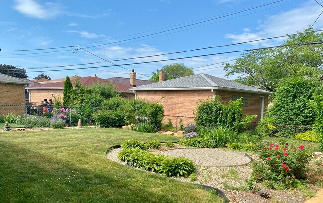 Building Photo - 4520 Thatcher Ave