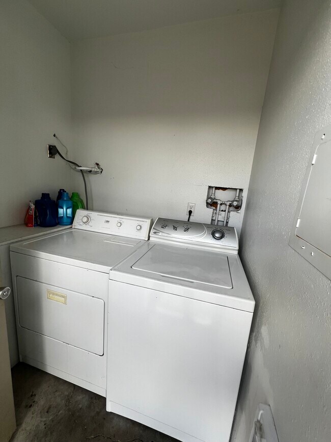Community Washer/Dryer - 525 S White Cloud Dr