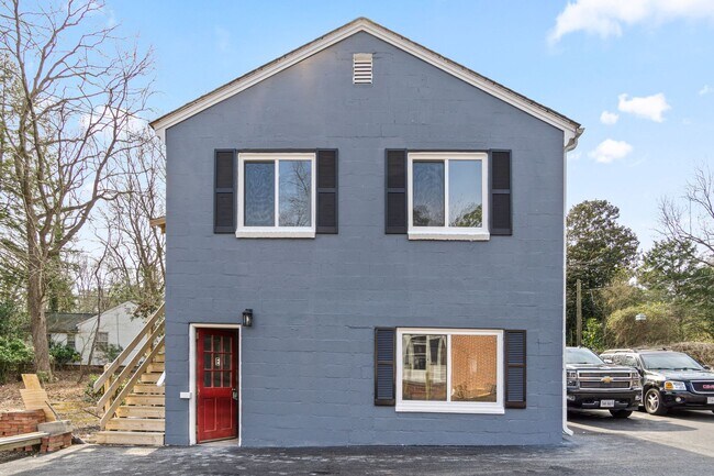 Primary Photo - Rare 1 Bedroom Apartment in Williamsburg, VA | Pet-Friendly Rental