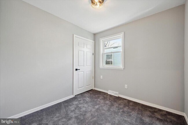 Building Photo - 725 Mt Vernon Ave