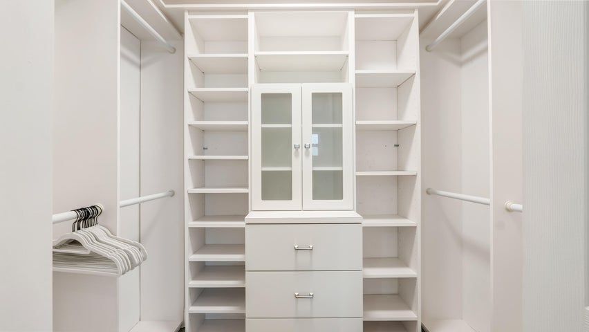 Building Photo - 831 Dover St