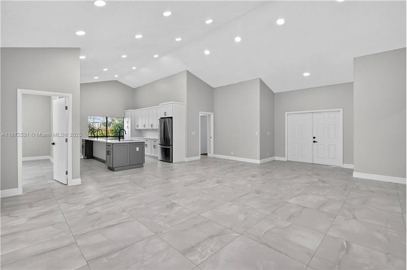 Building Photo - 9581 El Clair Ranch Rd