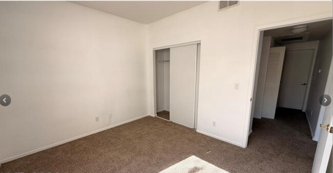 Building Photo - 5655 E Sahara Ave