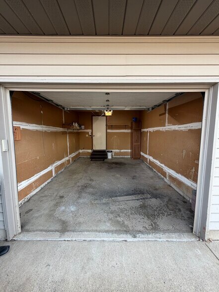 Building Photo - 205 13th Ct