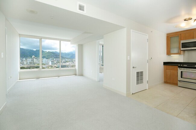 Building Photo - Clean & Comfortable!