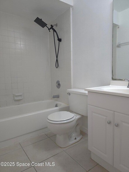 Building Photo - 245 Spring Dr