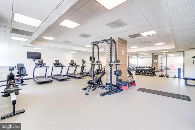 Building Photo - 2111 Wisconsin Ave NW