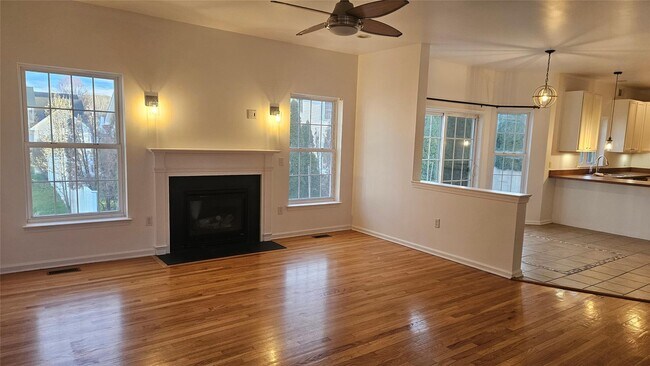 Building Photo - 2719 Colonial Dr