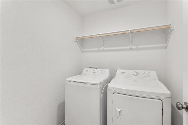 Building Photo - 216 Herald Dr