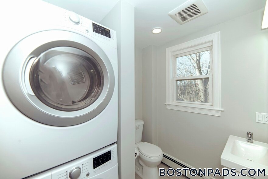 Building Photo - 10 Duffley Ct