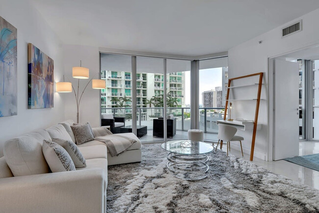 Building Photo - 1300 Brickell Bay Dr