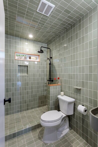 Building Photo - 3361 Hamilton Way