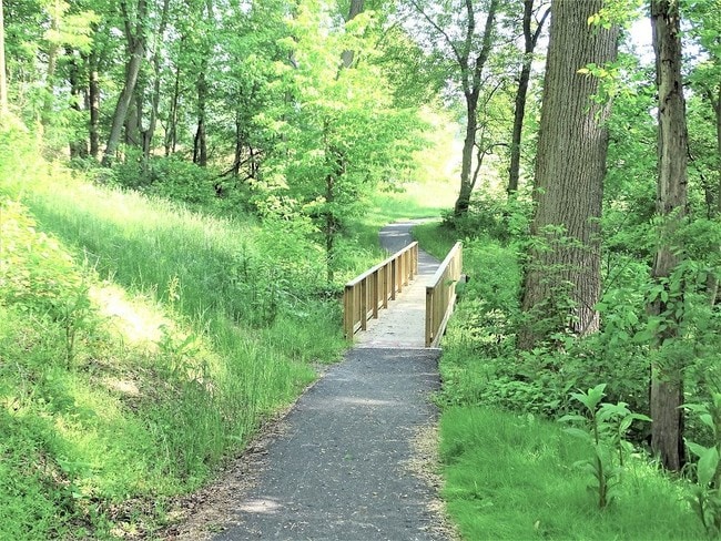 Building Photo - 200 Holly Tree Rd