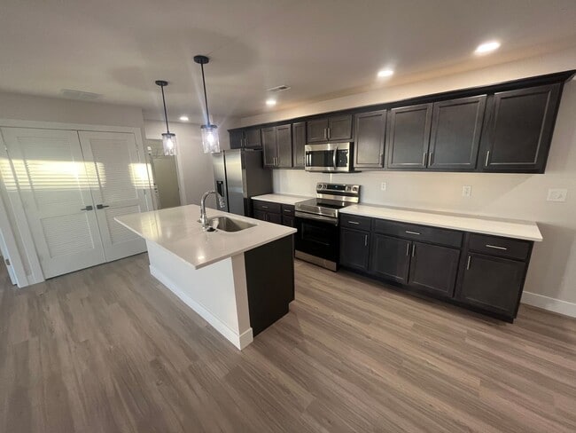 Building Photo - Reserve Mahomet 3br/3ba Townhome