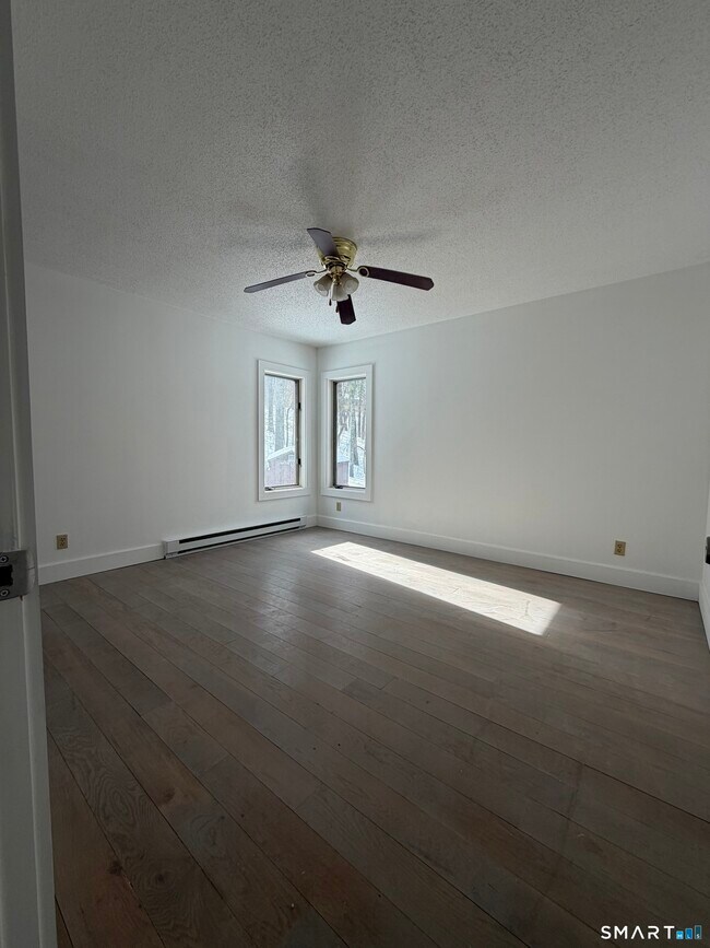 Building Photo - 410 Old Tolland Turnpike