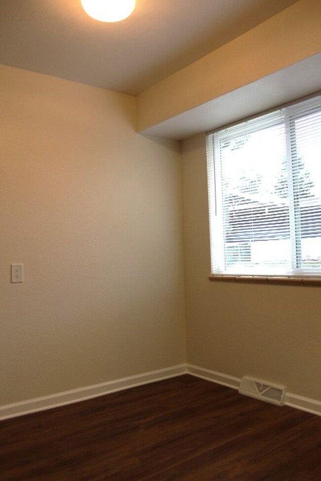 Building Photo - Charming 2 BR/1 3/4 BA Home in Northglenn!!