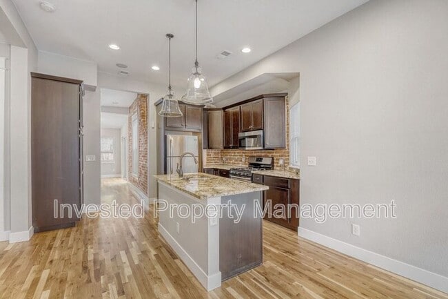 Building Photo - 1315 E 37th Ave