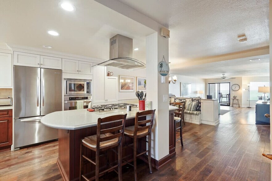 Building Photo - 239 S Helix Ave