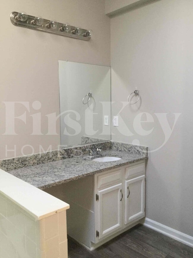 Building Photo - 5800 Old Meadow Rd