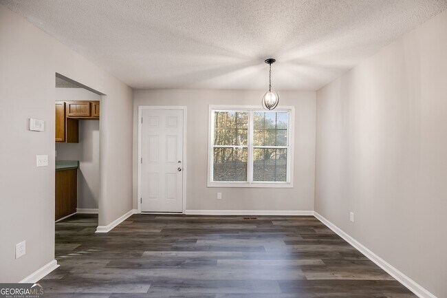 Building Photo - 380 River Trace Dr