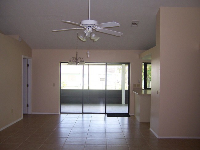 Building Photo - 2163 SE Shelter Dr