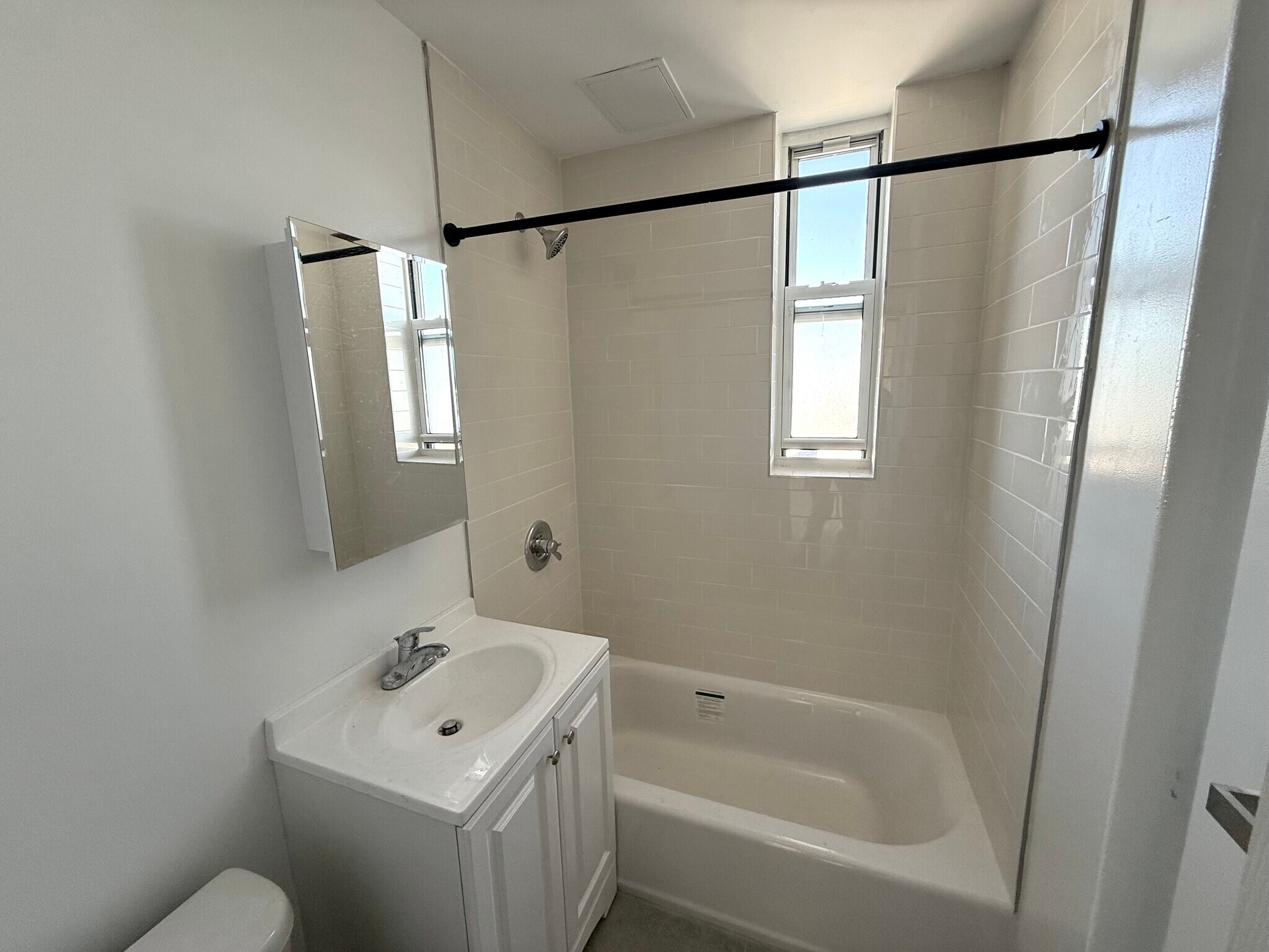 Building Photo - 237 E Broadway