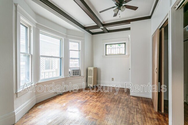 Building Photo - 336 S Goodman St