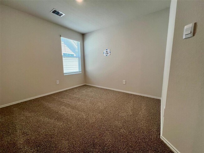 Building Photo - 420 Lancebill Dr
